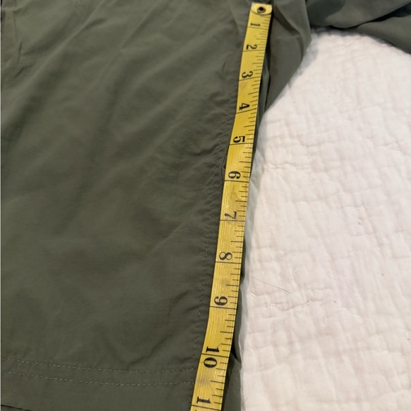 Columbia Omni-shade Cargo Shorts Size 36W Dusty Gray color - Picture 5 of 8